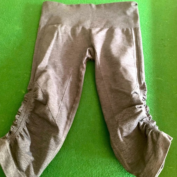 Lululemon cropped leggings size 6 - Picture 1 of 3